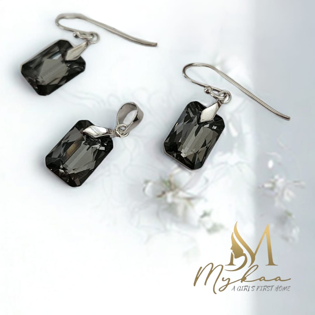 "LYRA" Grey Stone Pendant Set