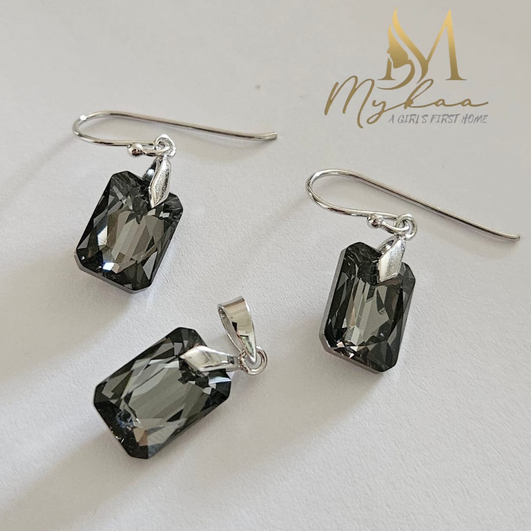 "LYRA" Grey Stone Pendant Set