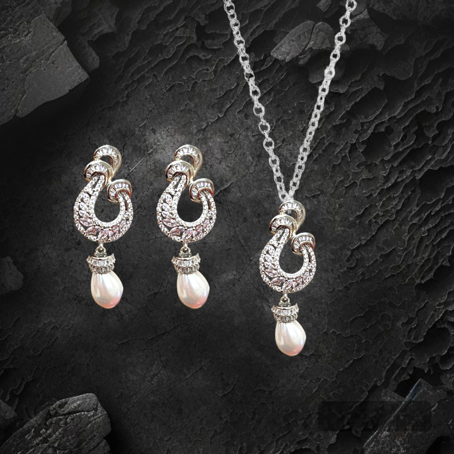 'MOTI' Pendant Set