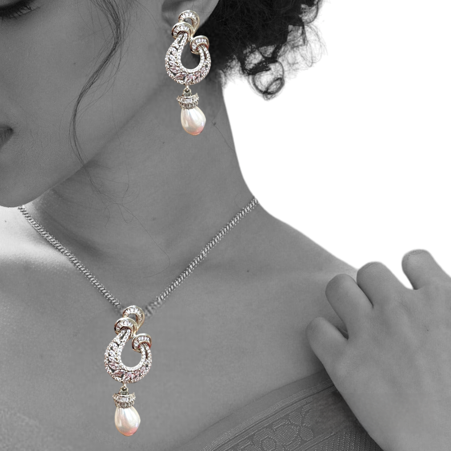 'MOTI' Pendant Set
