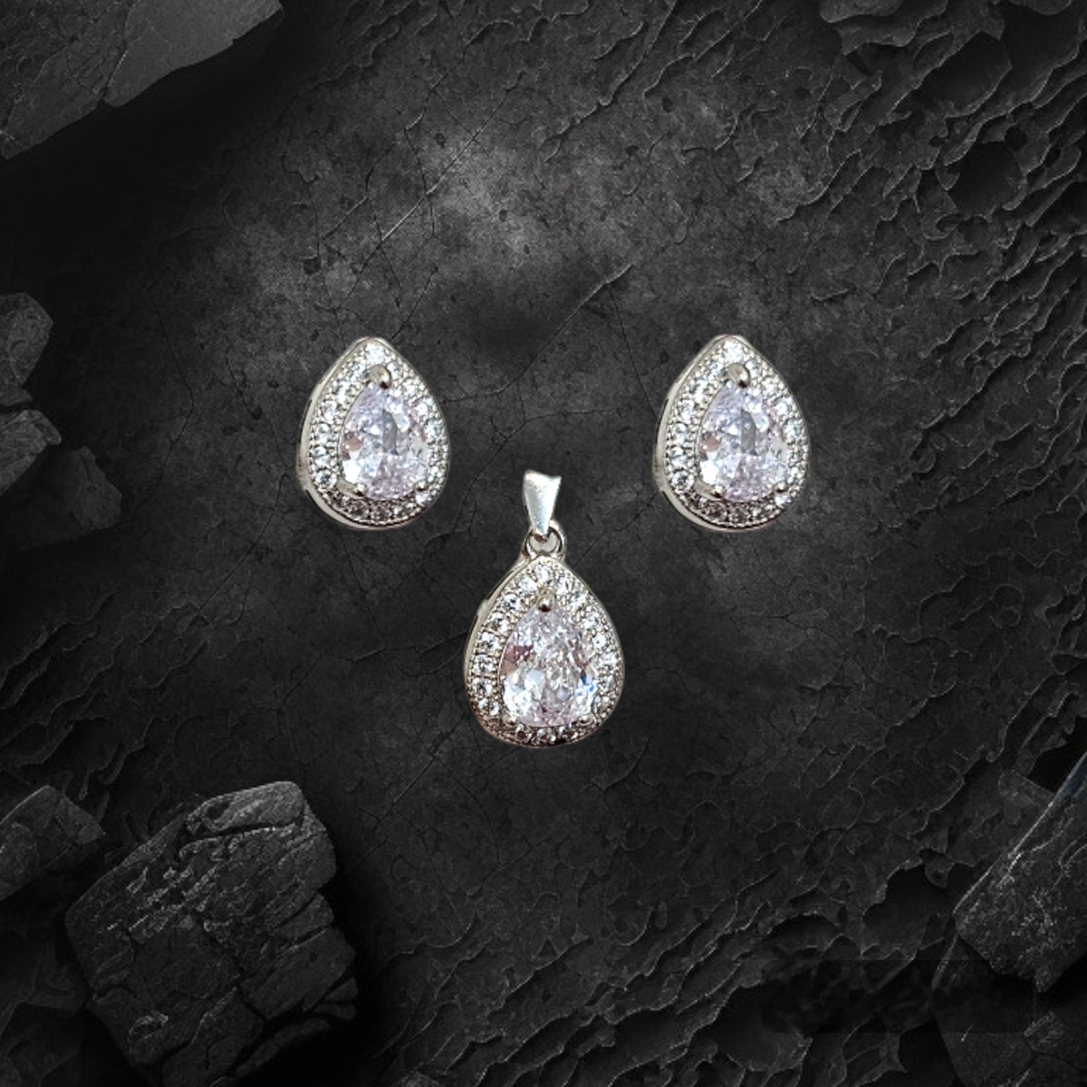 'PAAKHI' Pendant Set