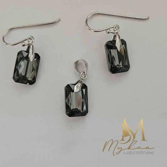 "LYRA" Grey Stone Pendant Set